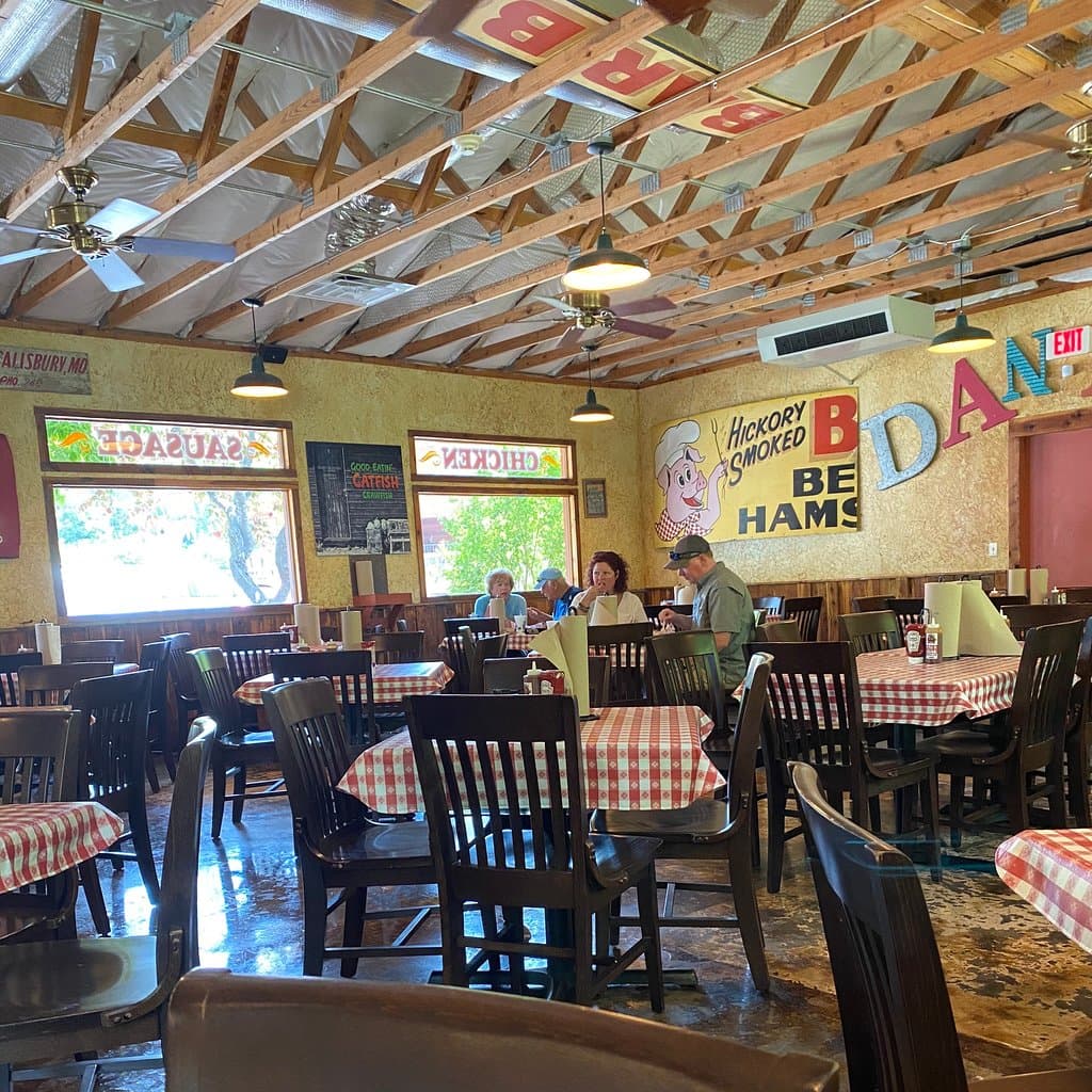Danna's BBQ and Burger Shop