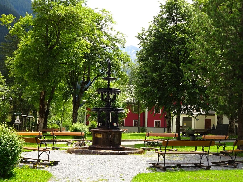 Mehrstöckiger Eisenbrunnen