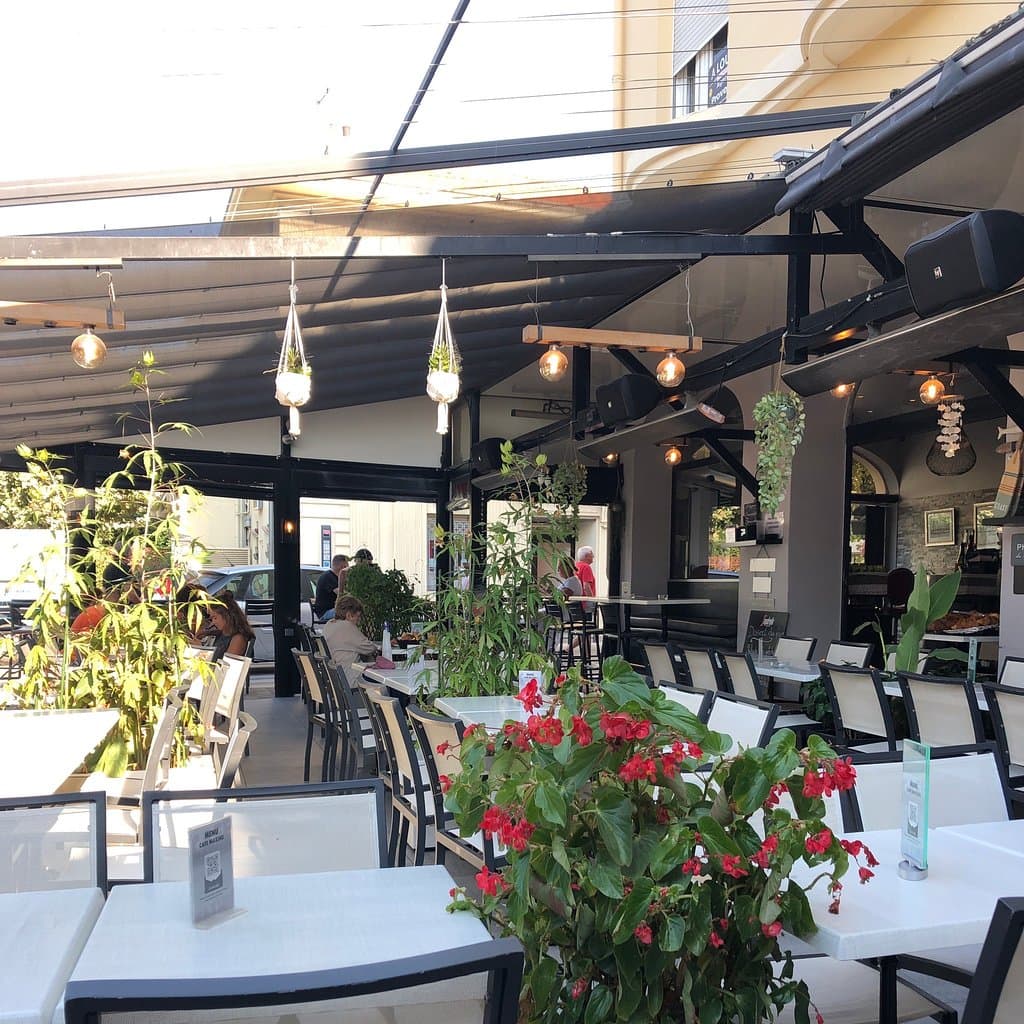 Maxime's El Saltana café