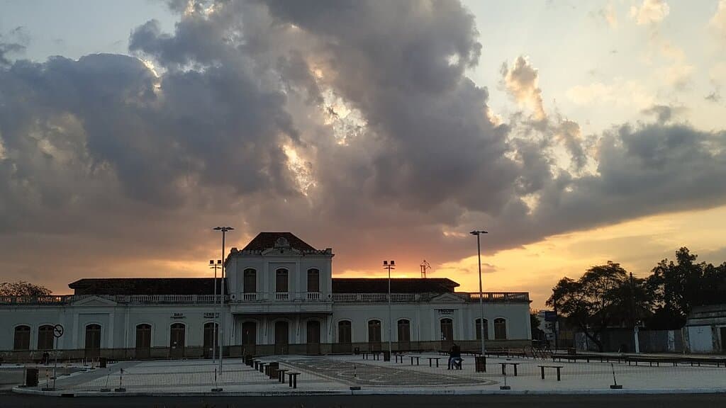 O Largo de Portugal é uma praça em frente à antiga Estação Férrea (cuja praça foi revitalizada recentemente).