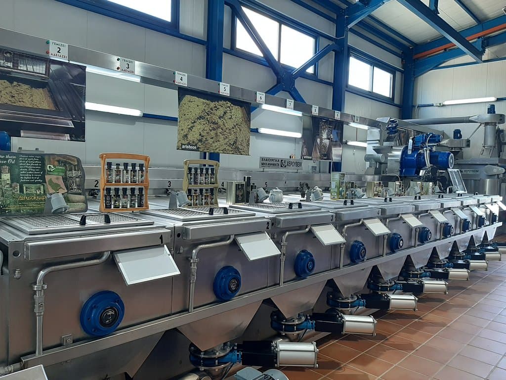 Interno dell'oleificio