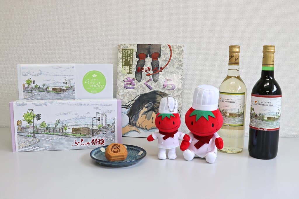 2020年フラノマルシェは10周年を迎えました。
オリジナルキャラクタートマ☆Pのぬいぐるみや、
トマ☆Pの焼き印を押した「ふらの饅頭」など、
他では買えない商品が人気です。