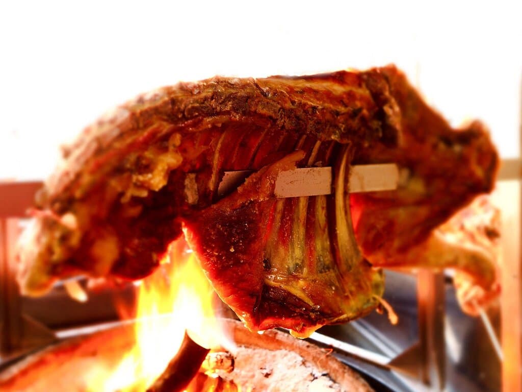 Characteristic to To Antikristo restaurant, lamb belly folding is our signature.