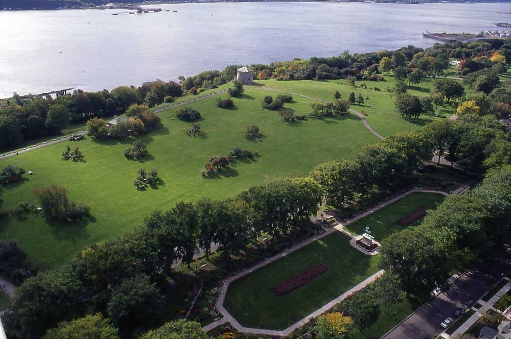 Vue aérienne du parc des Champs-de-Bataille | Aerial view of the Battlefields Park
