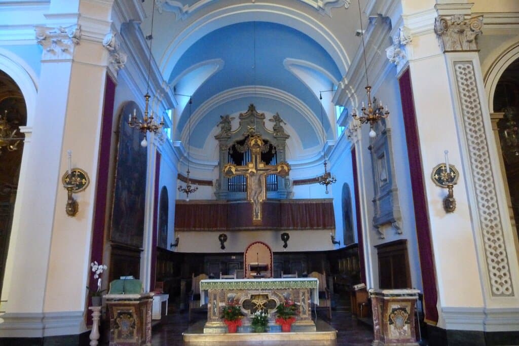 Interni della chiesa