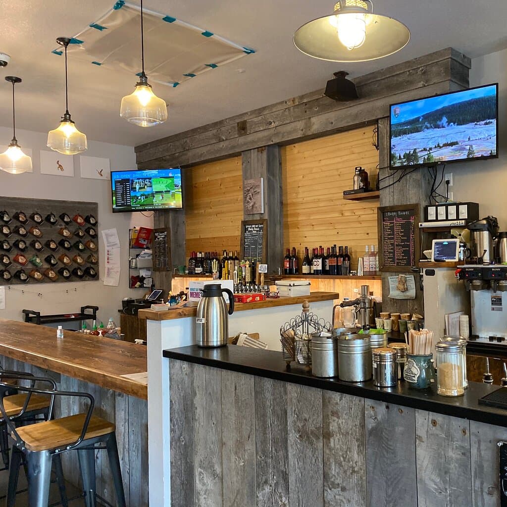 Wonderland Cafe & Lodge