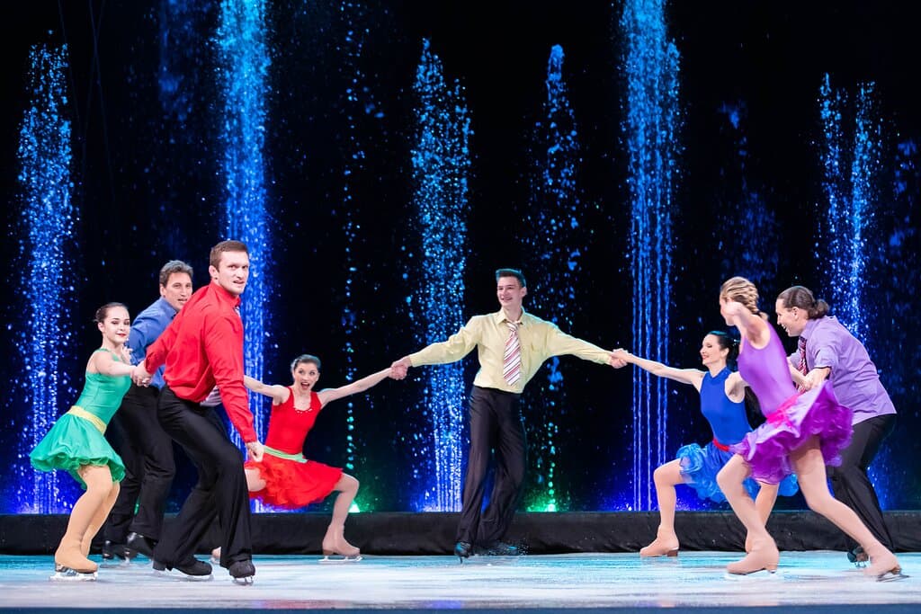 Балет на льду в Шоу "Дом на краю земли" в Цирке Танцующих фонтанов Аквамарин