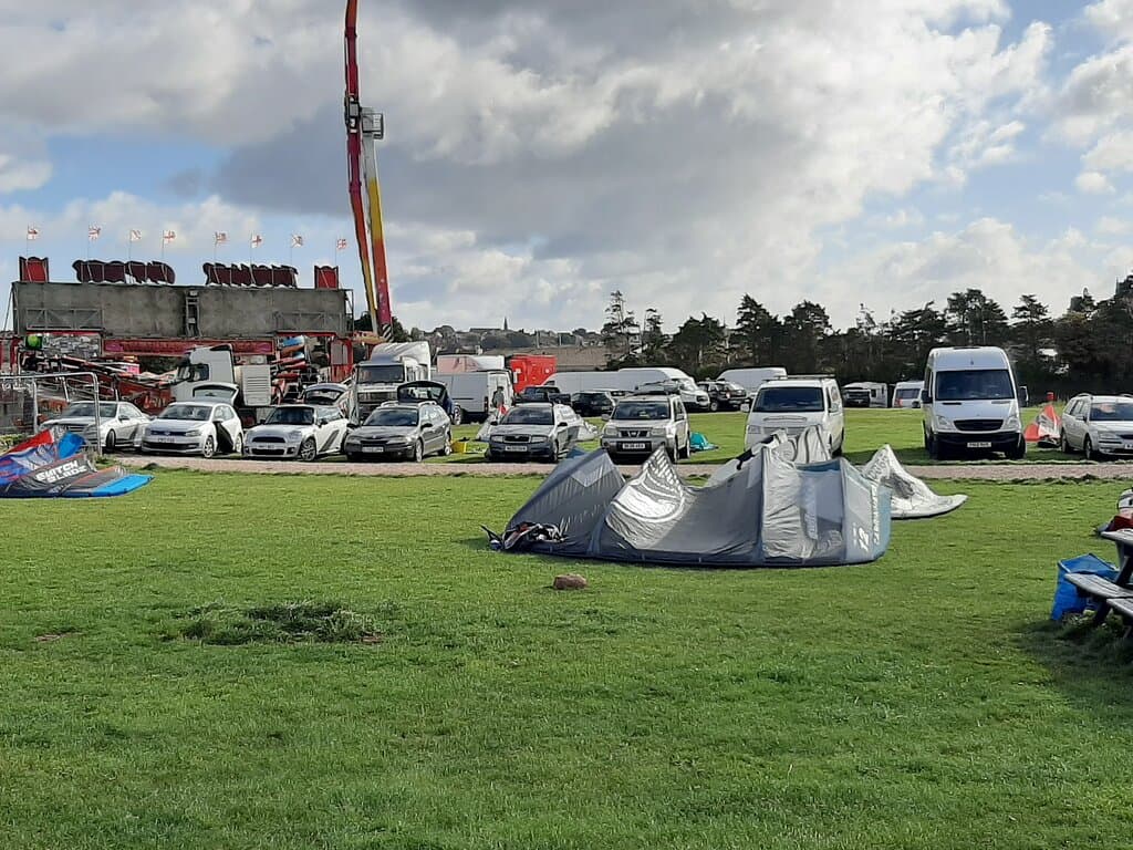 Usually empty, good place to blow up the kite not a good place to launch advise you relocate to the beach 