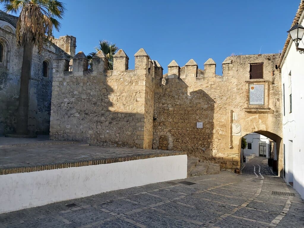 Puerta e Iglesia
