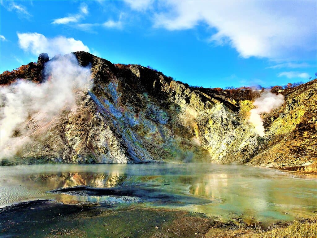 奥の湯～日和山を背景に