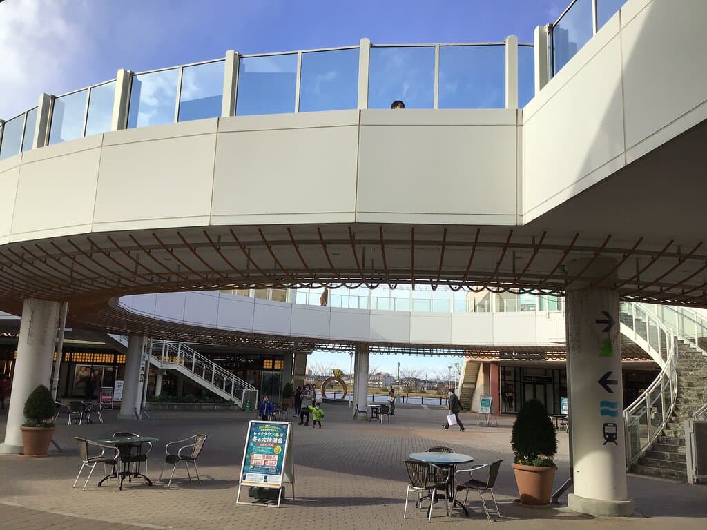 中央の広場。 歩いてると必ずここに戻ってくる。