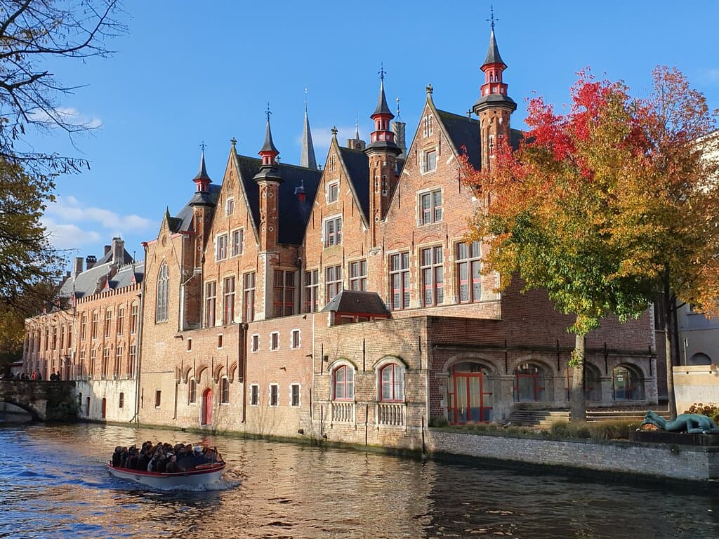 De 16de-eeuwse achtergevel van het Landhuis van het Brugse Vrije aan de Groenerei