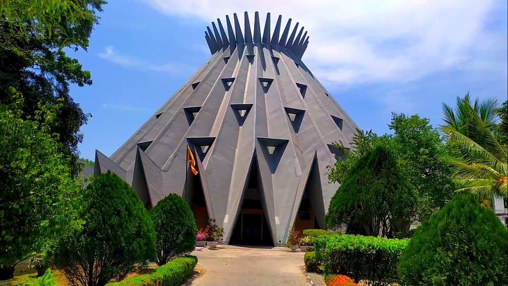 Photo from the video https://www.youtube.com/watch?v=4W9zpg6JOzU