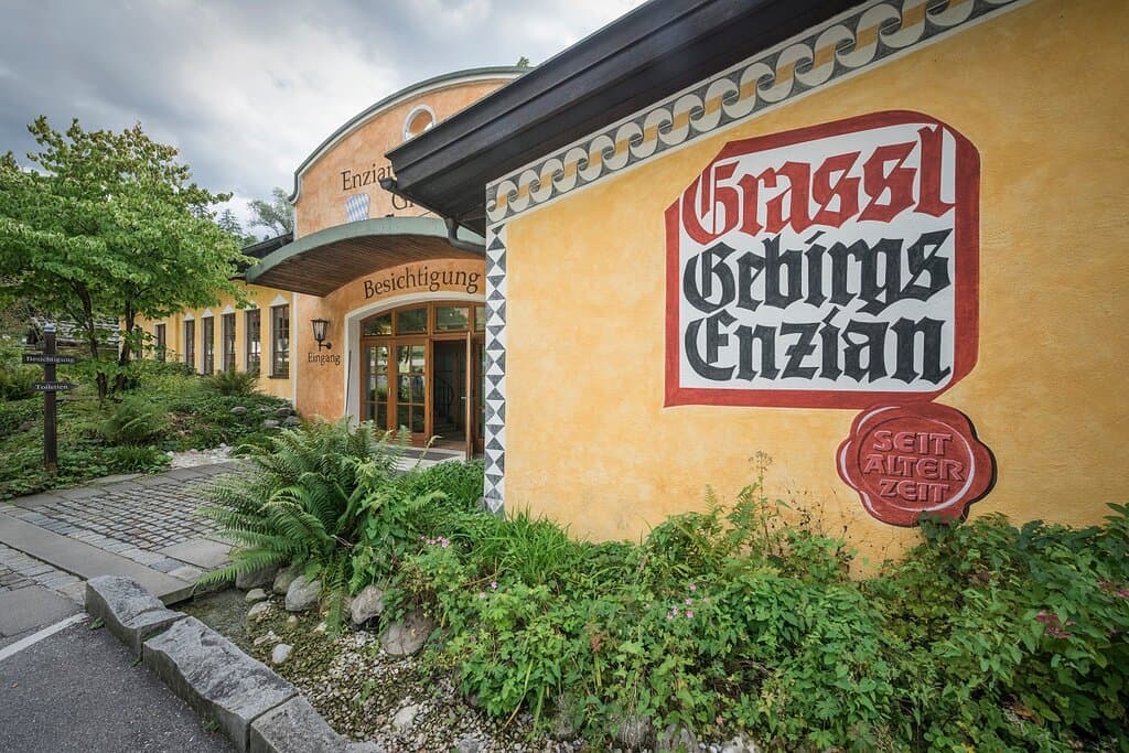 Enzianbrennerei Grassl Haupteingang
