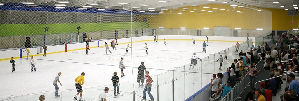 4 private party rooms 200′ x 85′ sheet of ice Bleacher seating for 300 5 locker rooms Referee room