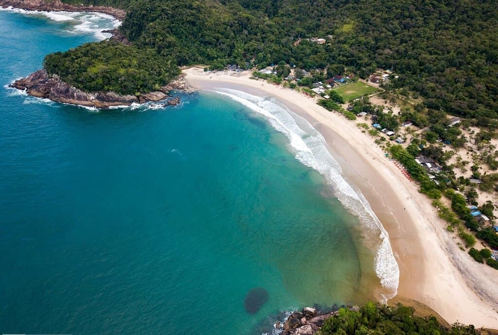 Praia de Camburi - Ubatuba, praia de galera roots e mochileiros