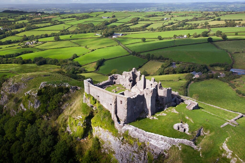 Enjoy a circular walk around this spectacularly positioned ruined castle in Carmarthenshire high above the river on the edge of the Brecon Beacons National Park. The dramatic and very photogenic Carreg Cennen Castle was voted the most romantic castle in Wales by viewers of the BBC's Countryfile programme.