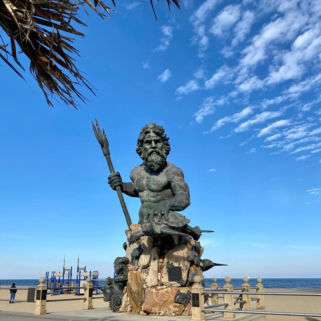 King Neptune Statue and Catch 31 Restaurant 