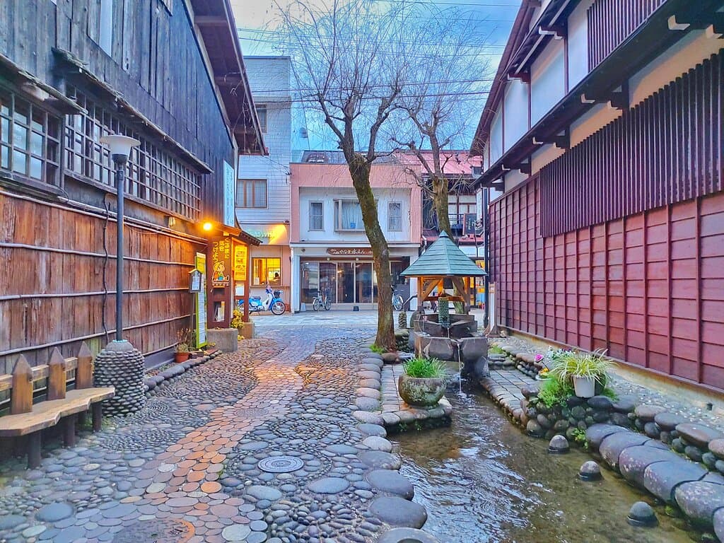 Yanaka Mizu-no Komichi