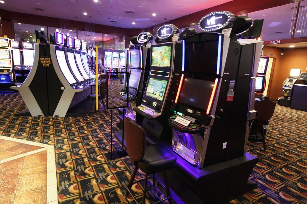 99 slots and VLTs