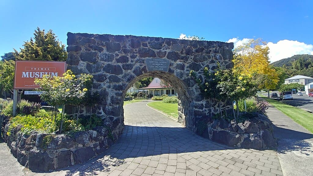 Gate