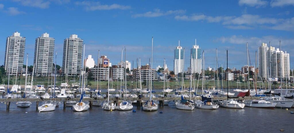 Puerto del Buceo, sede del Yacht Cub de Montevideo
