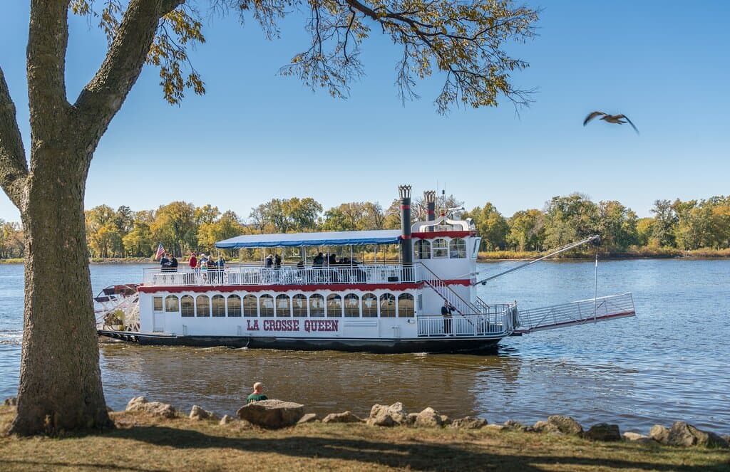 Enjoy the beautiful sights along with a narrated tour on our daily sightseeing cruises!