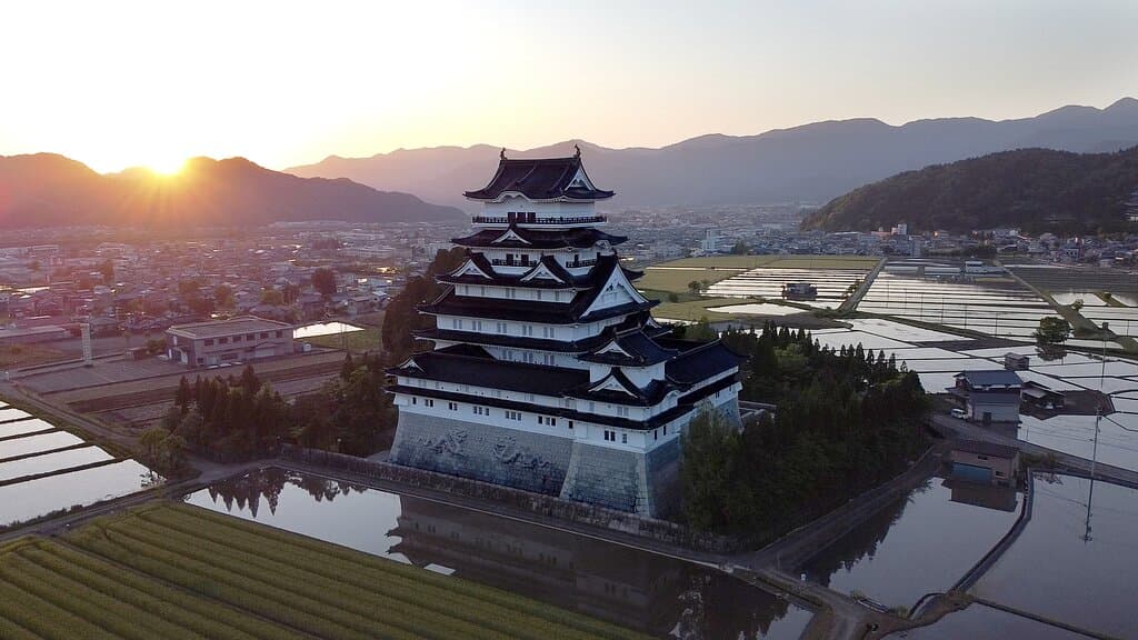 勝山城博物館の見所は日本一の高さを誇る天守閣。
最上階からは勝山市内を一望することができ、見晴らしは最高です。