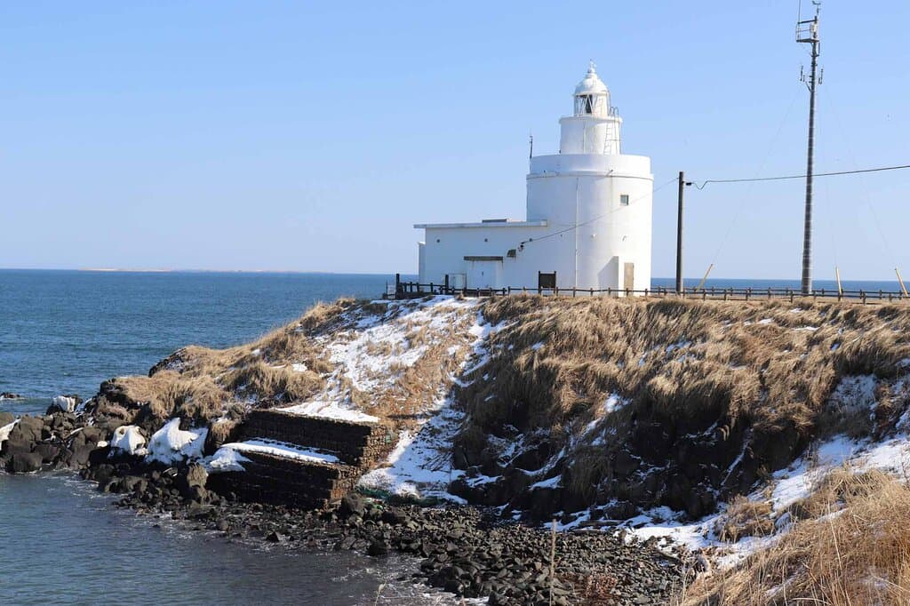 岬の先端に建っています