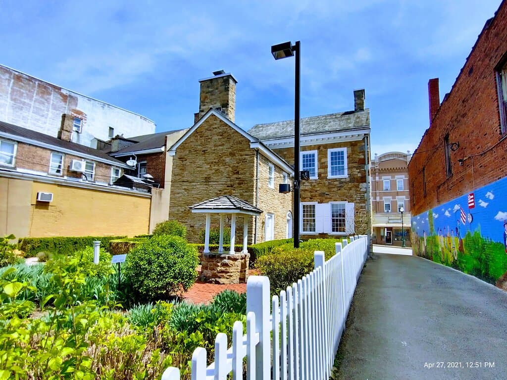 alley view
