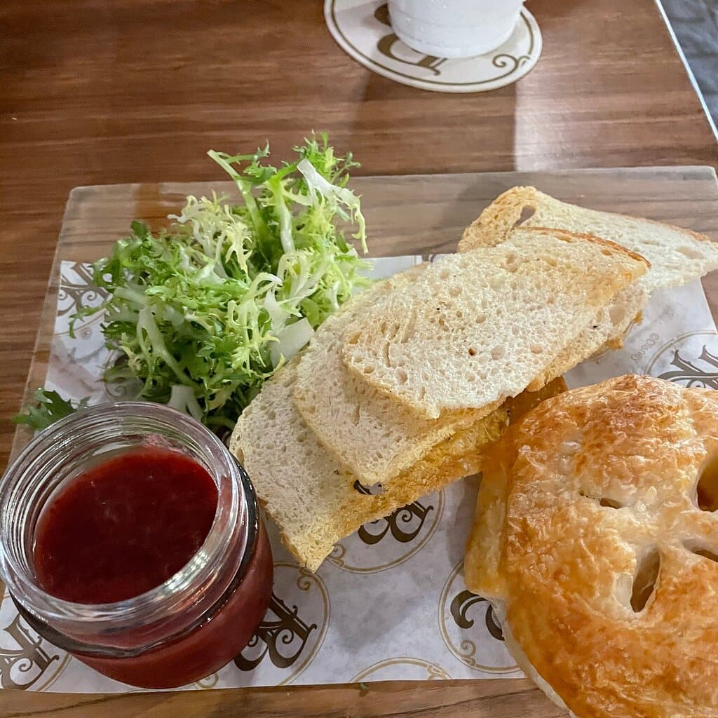 riva restaurant & bar