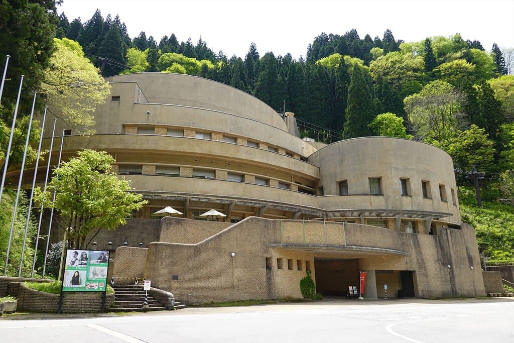 黒部市・セレネ美術館