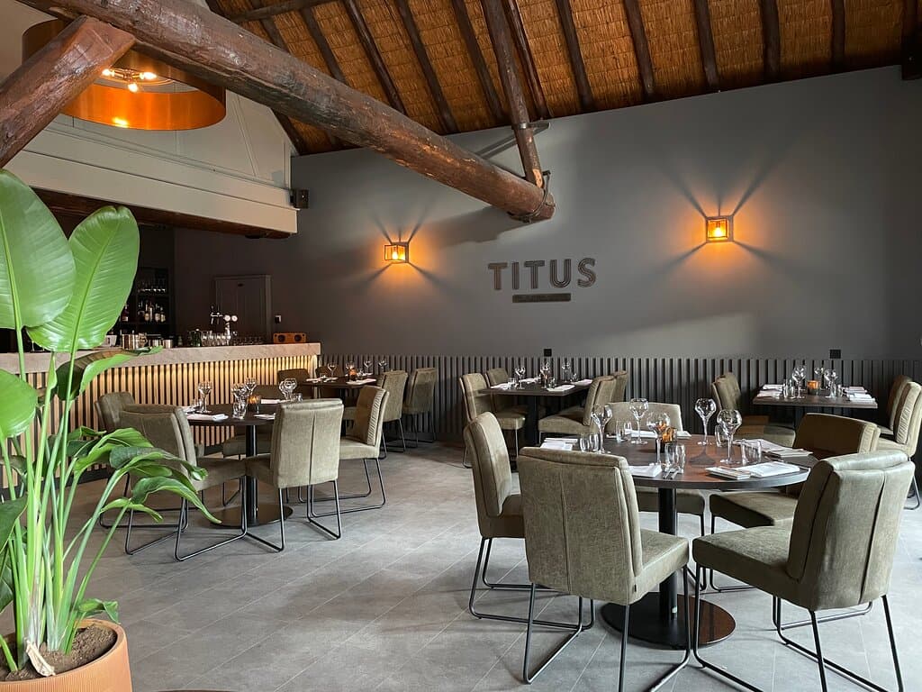 Restaurant TITUS is gehuisvest in een monumentale boerderij. Deze is in 2021 volledig gerenoveerd.  