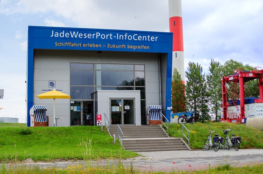 Das JadeWeserPort-InfoCenter
