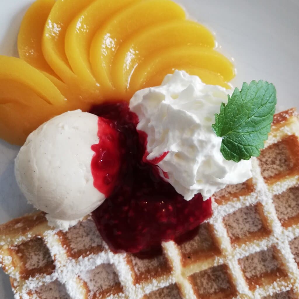 Waffel-Pfirsich-Melba