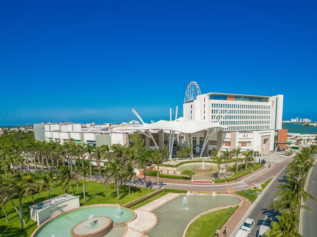 H&M La Isla Shopping Village