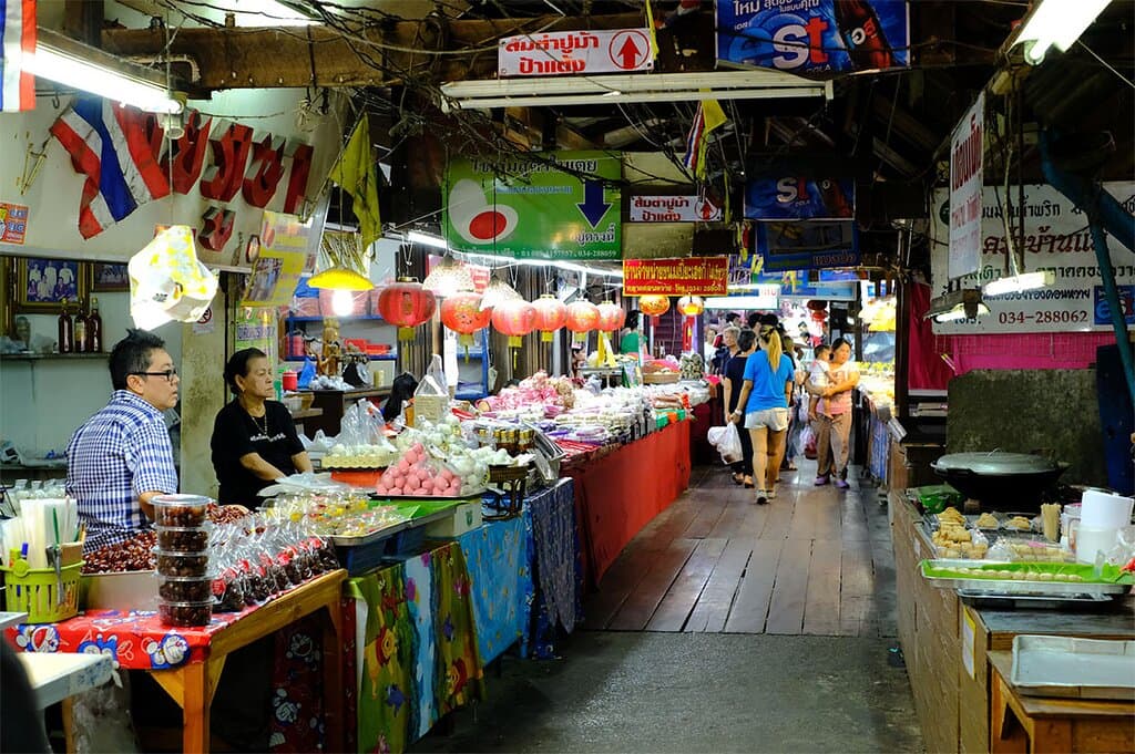 Explore Don Wai 'Floating Market'