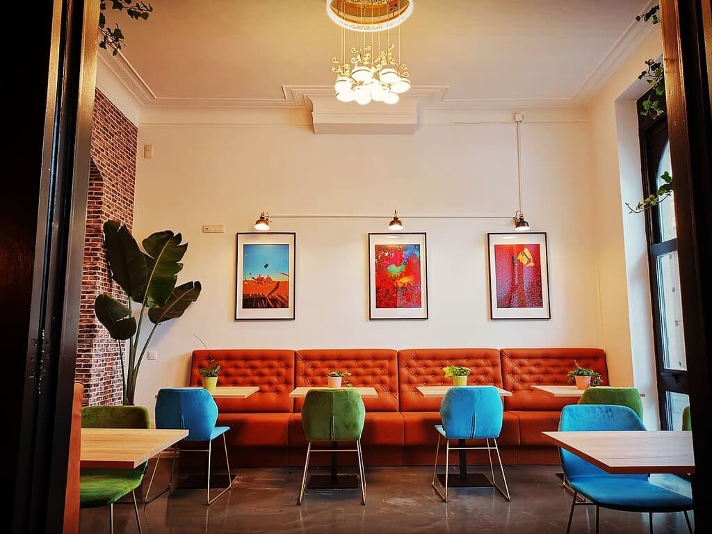 Modern Indian restaurant in the heart of Leuven city.