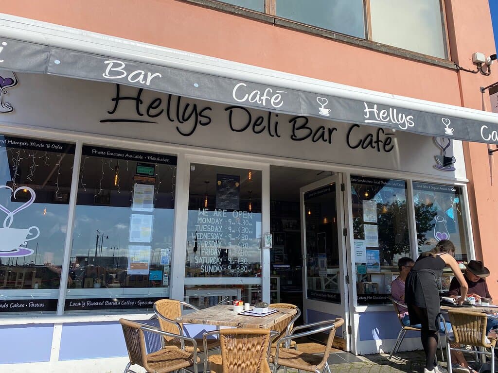 Hellys Deli Bar Cafe