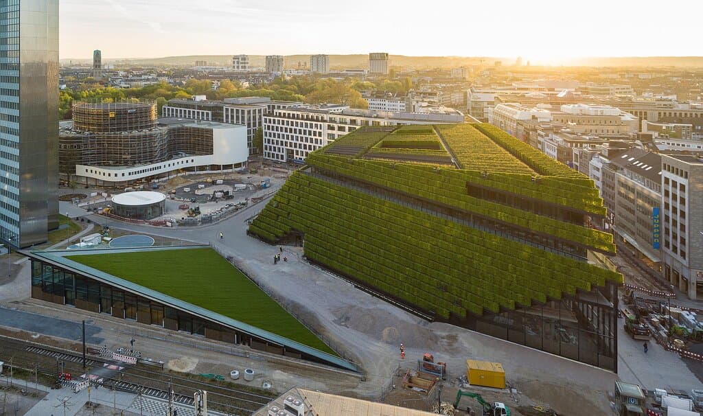Kö-Bogen II: Die größte Grünfassade Europas