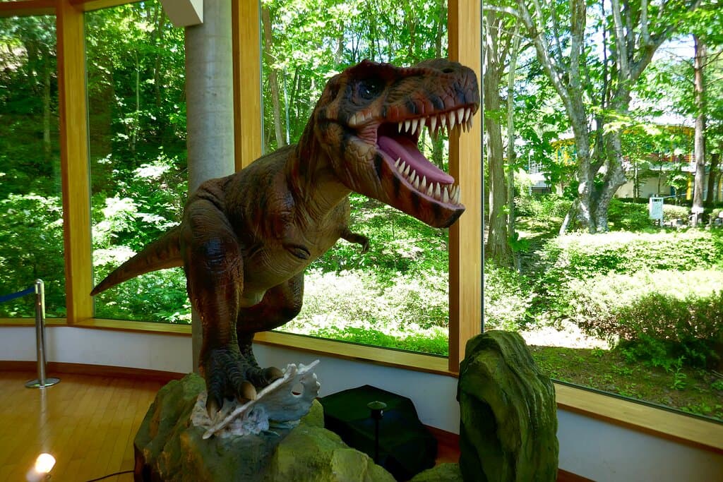 受付のある本館にある ティラノサウルス。
