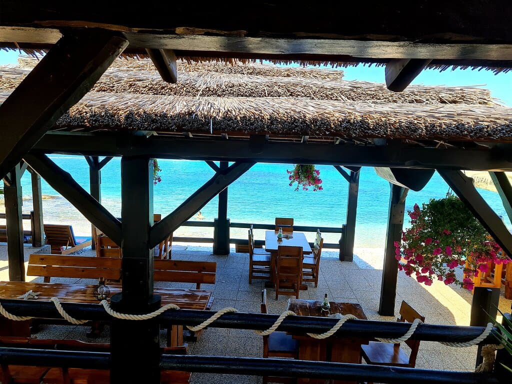 👀