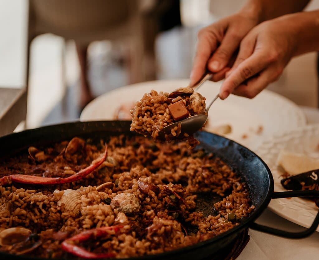 Xaloc,🍴Restaurante de cocina mediterránea y europea 😊 Reserva al 972 36 80 03 para disfrutar de nuestros arroces, pescados y marisco a 2 metros del mar 