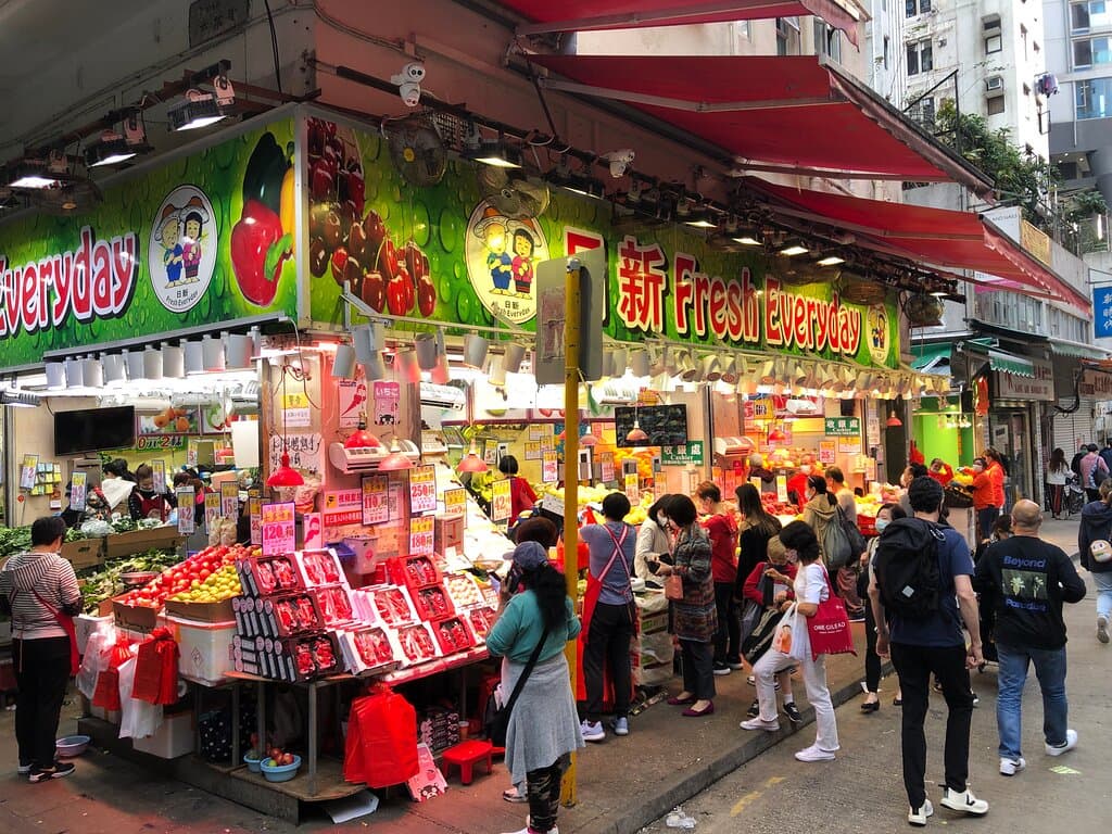 Fruit Market in Wan Chai along Cross Street (5) 