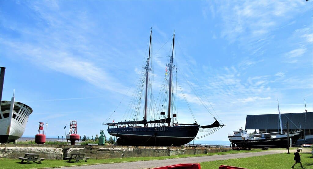 Les nombreuses goélettes du Musée Maritime de Charlevoix