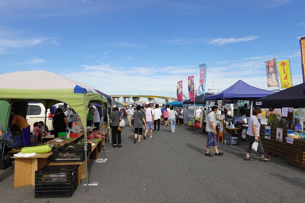 八戸市・館鼻岸壁朝市