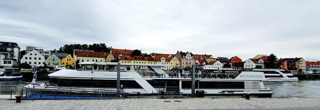 A long view of the ship.