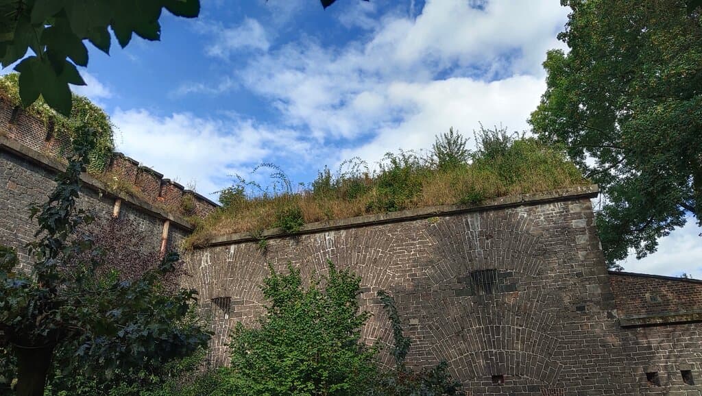 Fort X Neusser Wall