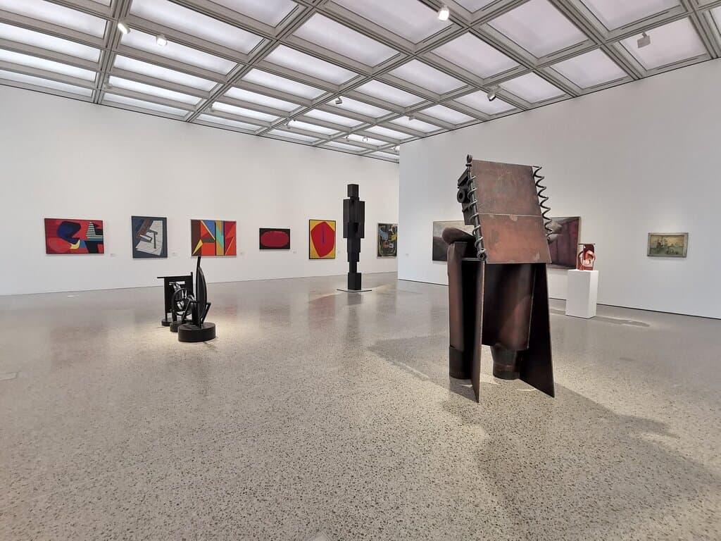 Großzügige helle Ausstellungsräume