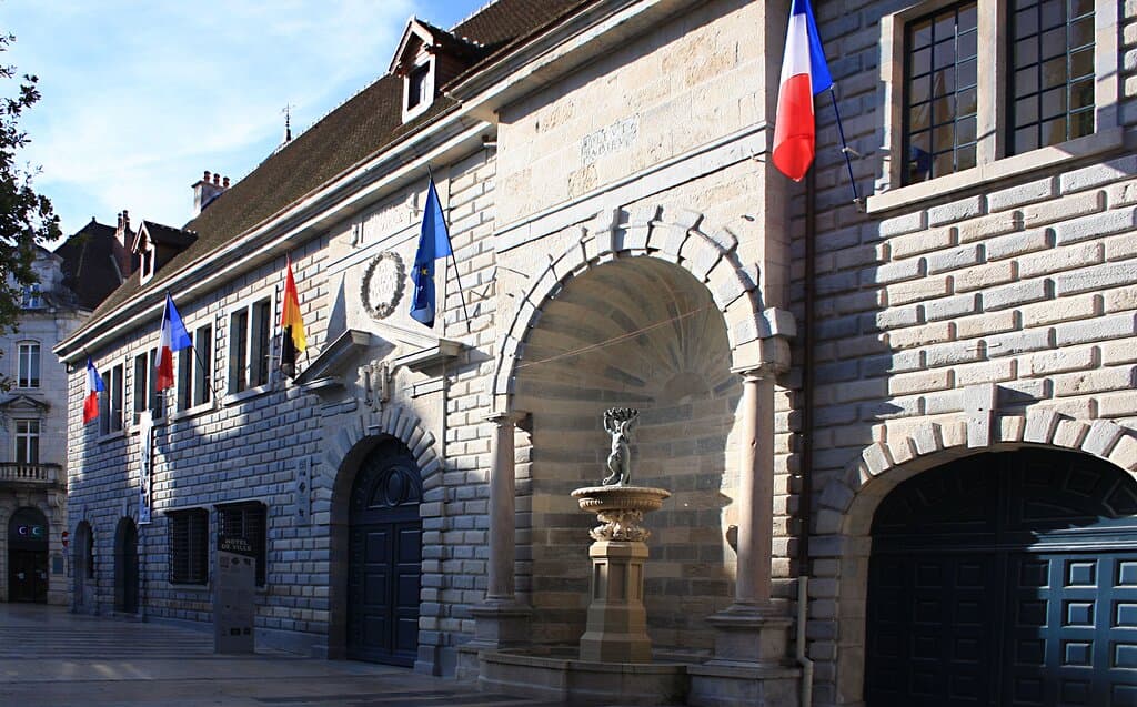 Façade de l'hôtel de ville